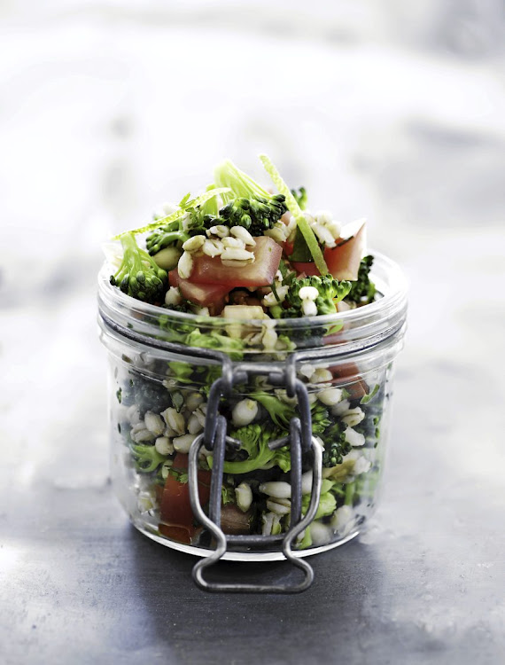 Barley salad with broccoli.