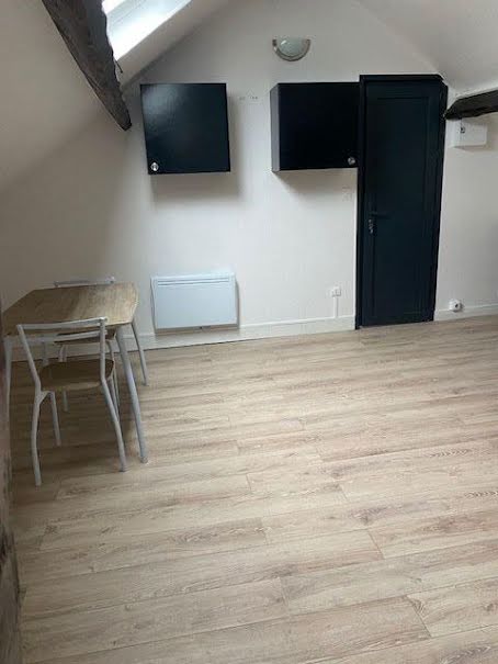 Location meublée appartement 1 pièce 28 m² à Beaumont-sur-Oise (95260), 670 €