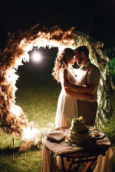 Fotógrafo de casamento Vyacheslav Konovalov (vyacheslav108). Foto de 17 de outubro 2019