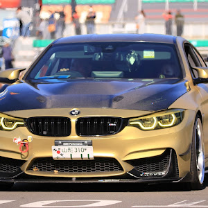 M4 クーペ F82