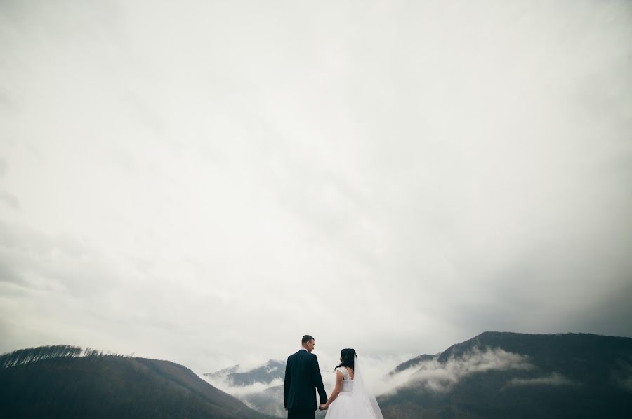 Fotógrafo de casamento Pasha Tovtin (ptovtyn). Foto de 8 de março 2016