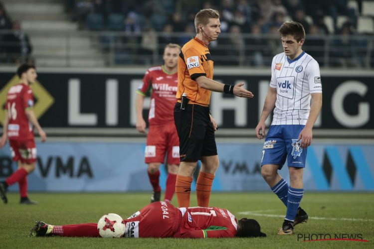 L'arbitre aussi pointé du doigt à Gand: "Quand tu fais autant d'erreurs, c'est normal que le public réagisse comme ça"