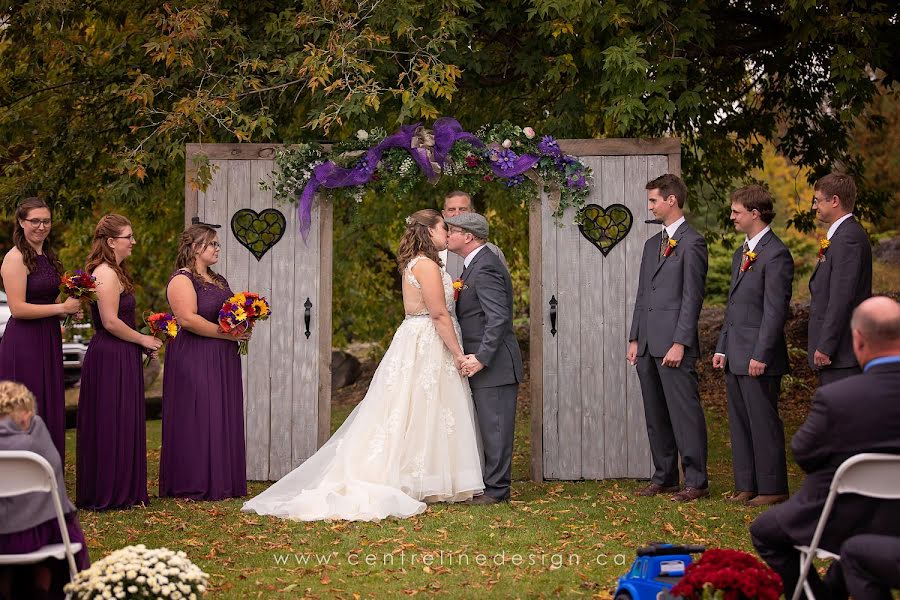 शादी का फोटोग्राफर Vicki Deforge (vickideforge)। मई 8 2019 का फोटो