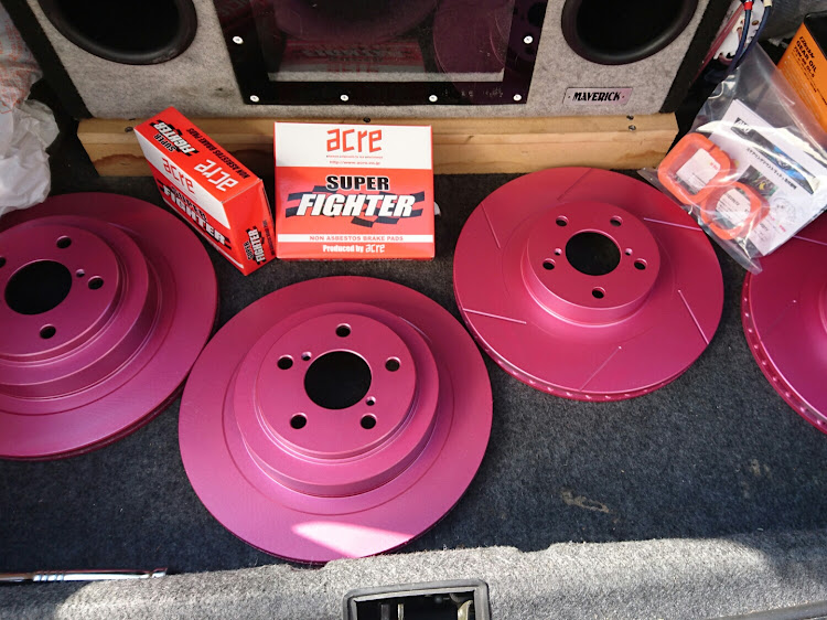 レガシィB4のDIY・ブレーキパッド交換・ブレーキローター交換・アクレ・ディクセルに関するカスタム事例の投稿画像5枚目
