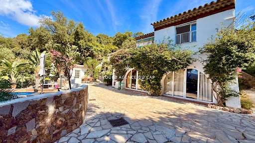 White villa with lush garden and swimming pool - Prestige villa for sale in Les issambres, 9 rooms, 5 bedrooms