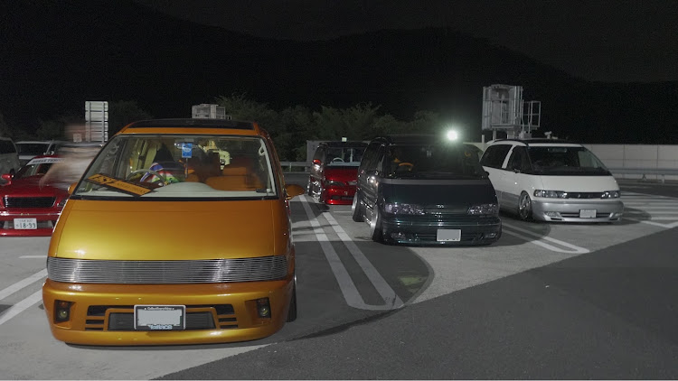 ティアナの某サービスエリアにて・有名車両・8月もよろしくお願いしますに関するカスタム事例の投稿画像2枚目