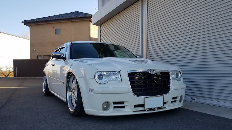 300C ツーリングのバンパー交換・グリル交換・SRT8・300Cに関するカスタム事例の投稿画像1枚目