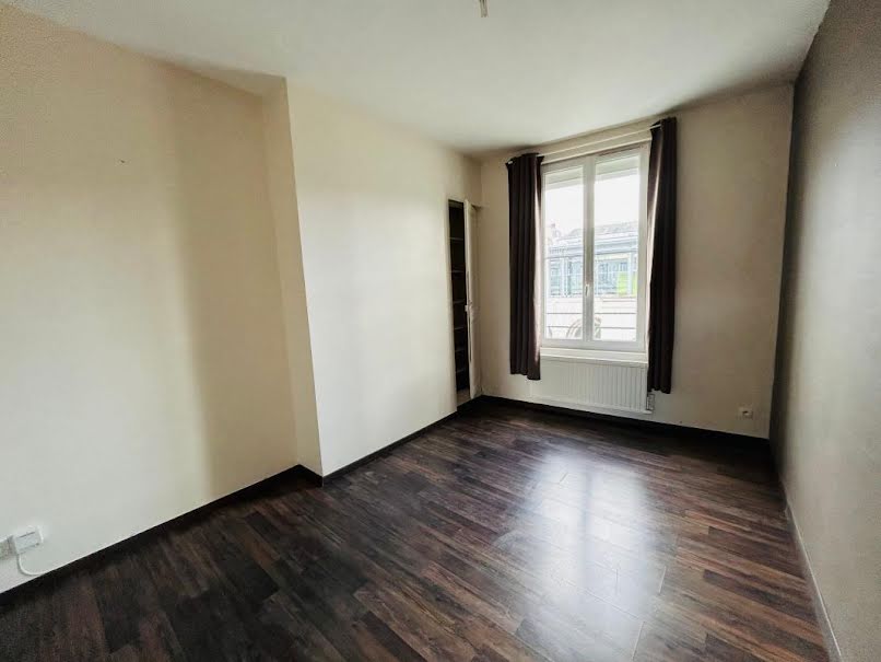 Location  appartement 2 pièces 40 m² à Chatellerault (86100), 471 €