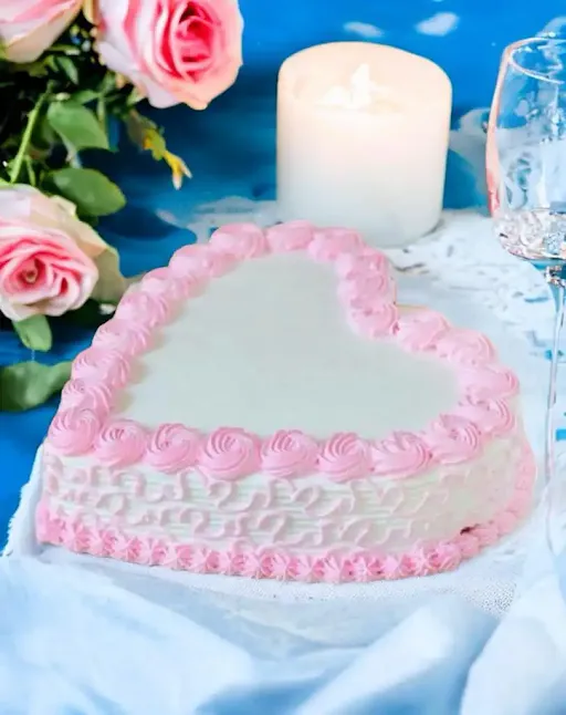 Strawberry Heart Cake [500 Grams]