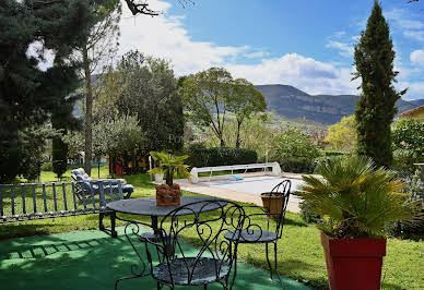 Maison avec piscine et jardin 3