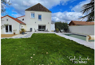 Maison avec piscine et terrasse 1