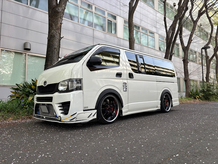 ハイエースバンのシャコタン風・サクラと愛車・3ヶ月に1度の通院DAY😭・行ってきます！(*｀･ω･)ゞに関するカスタム事例の投稿画像1枚目