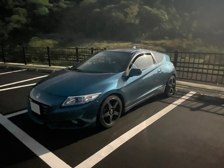 CR-Zのしあるじ・低そうで低くない少し低い車・自動車税・月と愛車に関するカスタム事例の投稿画像1枚目