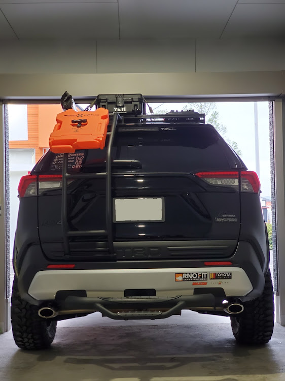 RAV4のrav4adventure・ペリカンケース・ギア感溢れる・中身何入れよう・多分空っぽに関するカスタム事例の投稿画像5枚目