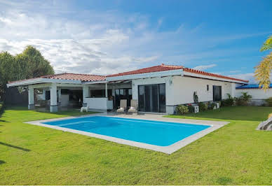 Maison avec piscine et terrasse 19