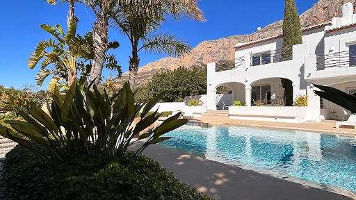 Property with pool 5