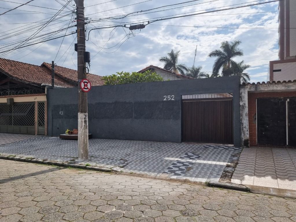 Casa com 3 quartos para alugar por R$ 6.500/mês - Vila Guilhermina - Praia Grande/SP