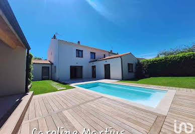 Maison avec piscine et terrasse 2