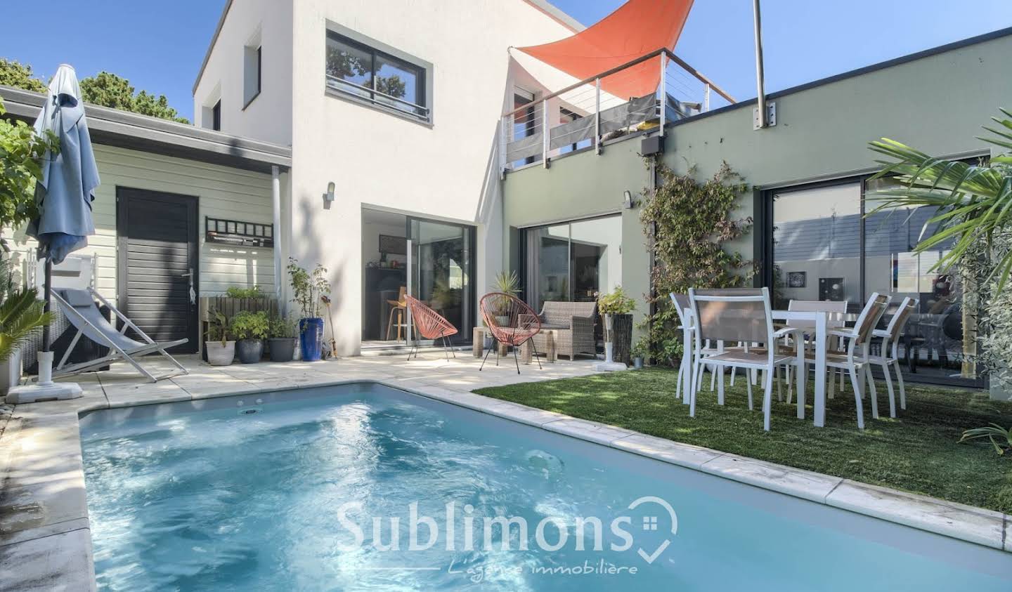 House with pool and terrace Saint-Marc-sur-Mer