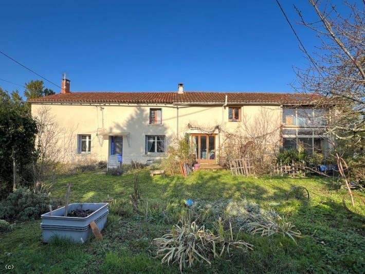 Vente maison 7 pièces 230 m² à Aunac-sur-Charente (16460), 199 950 €