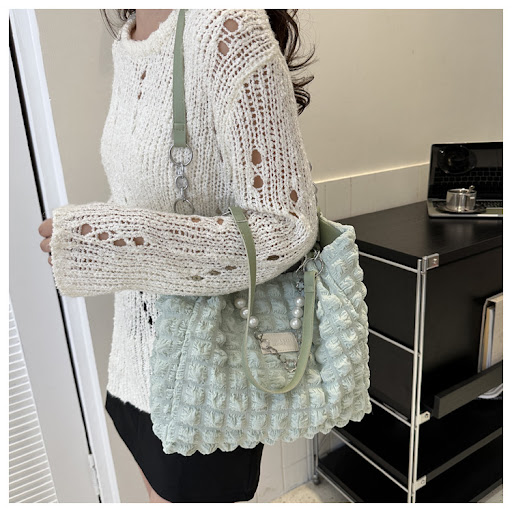 Title 5, Simple Pleated Shoulder Bag, a Female Underarm ...
