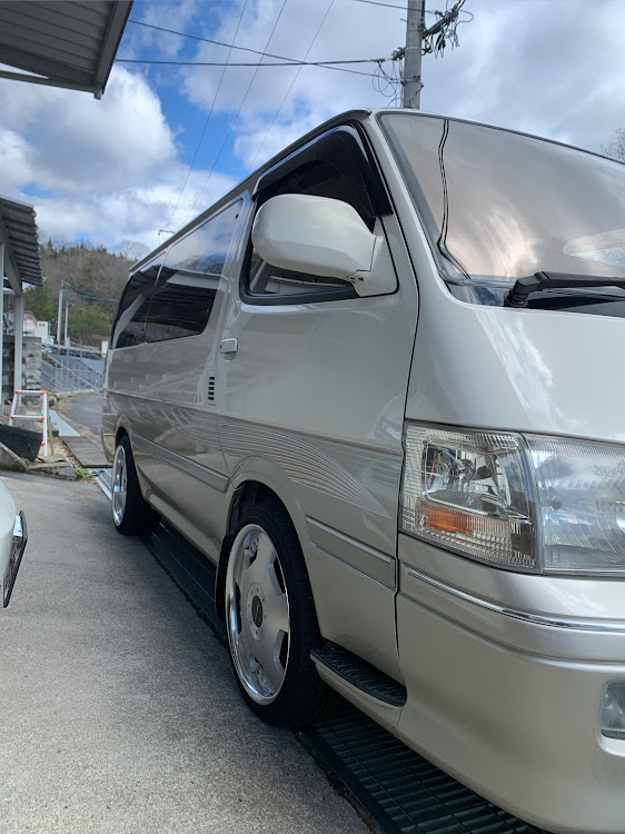 ハイエースワゴンの愛車を1行で紹介に関するカスタム事例の投稿画像1枚目