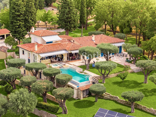 Villa with pool and garden 1