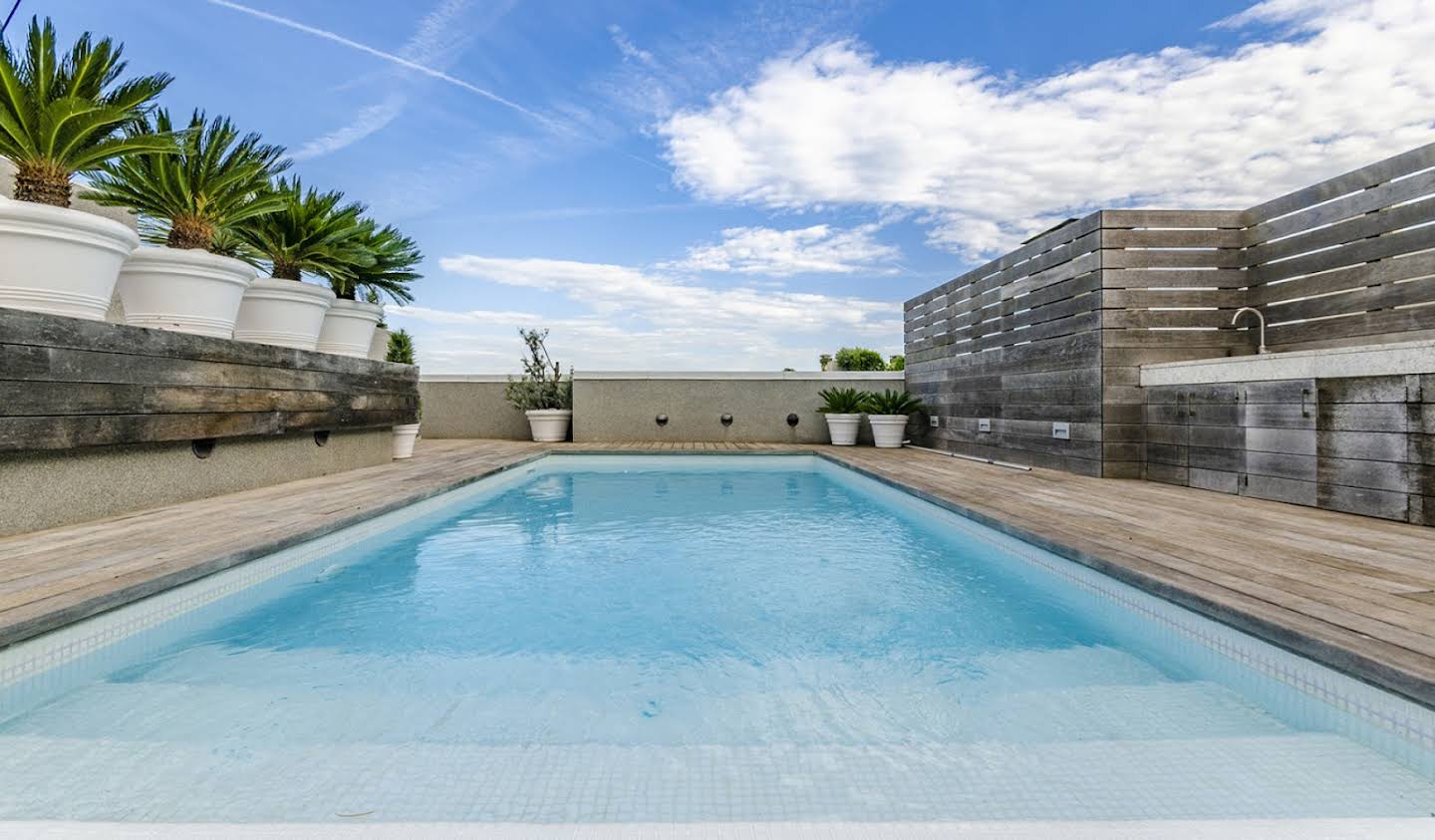 Apartment with terrace and pool Barcelona