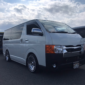 ハイエースバン TRH200V