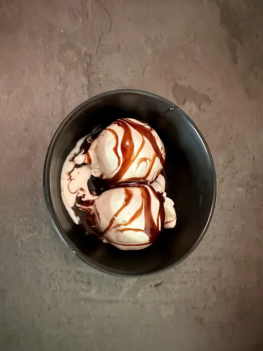 Vanilla Ice Cream With Chocolate Sauce