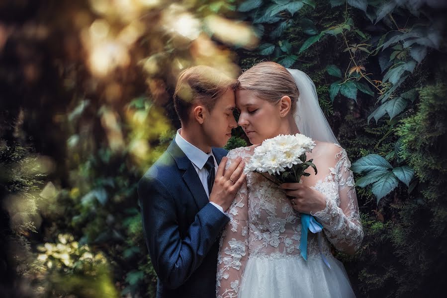 Fotógrafo de casamento Andrii Khomenko (oksamyt). Foto de 13 de agosto 2022