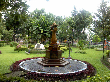 Tugu Taman Imam Bonjol 