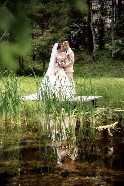 Fotógrafo de casamento Elena Bolyukh (elenbo29). Foto de 3 de abril 2019