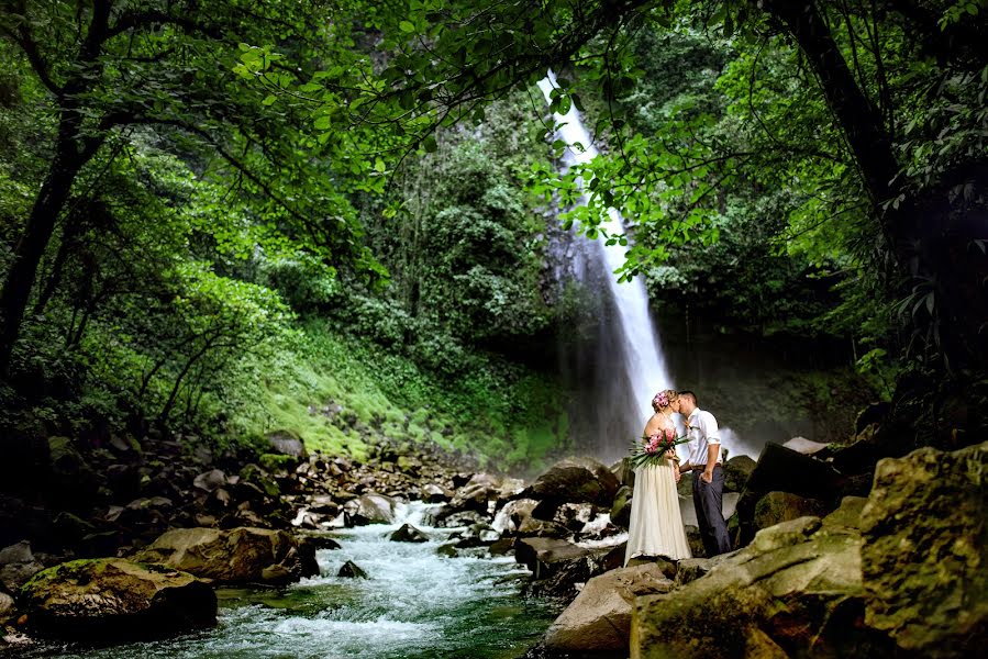 Jurufoto perkahwinan Javier Mendez (javiermendez). Foto pada 8 Julai 2021