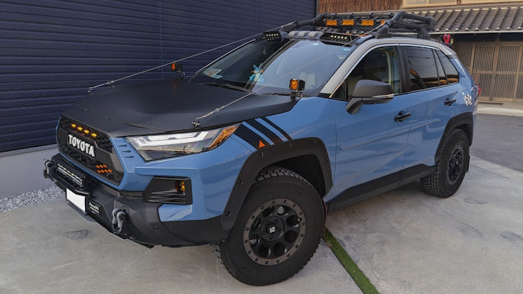 RAV4のグレイッシュブルー・JAOS フェンダーガーニッシュ type-X・エクストリームXJ04に関するカスタム事例の投稿画像3枚目