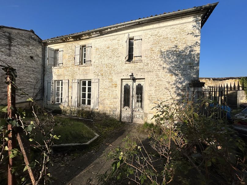 Vente maison 10 pièces 251 m² à Nercillac (16200), 265 000 €