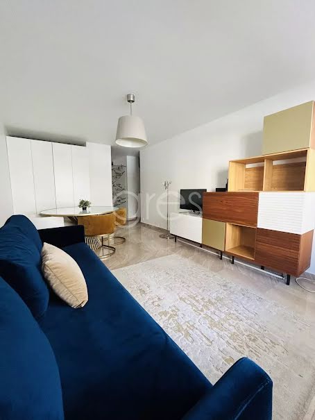 Location meublée appartement 2 pièces 40 m² à Paris 16ème (75016), 2 000 €