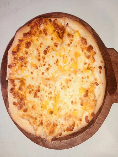 Cheesy Corn Pizza