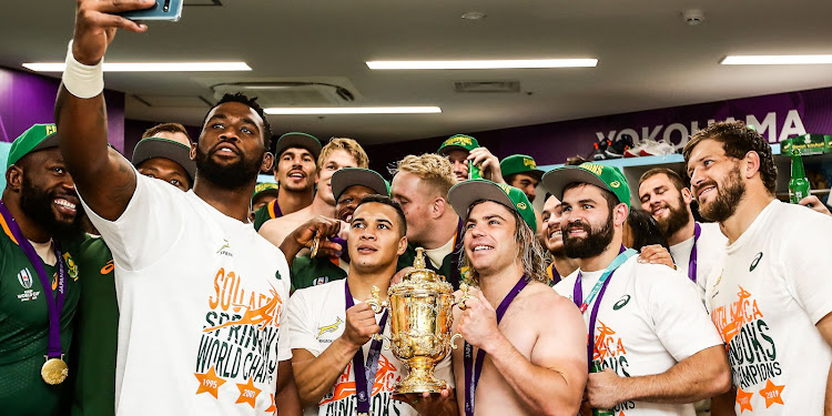 Springboks captain Siya Kolisi takes a selfie with his teammates.