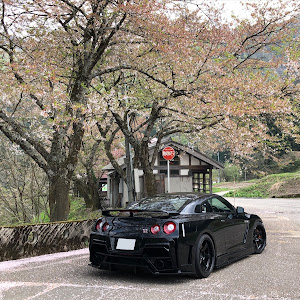 NISSAN GT-R