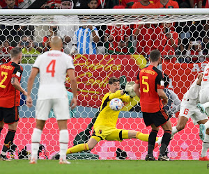 🎥 Thibaut Courtois laat zich gaan na nederlaag tegen Marokko met slag tegen dug-out