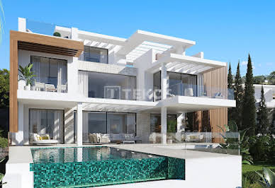 House with pool and terrace 4