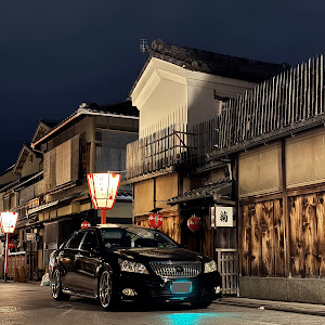 クラウンマジェスタ URS206