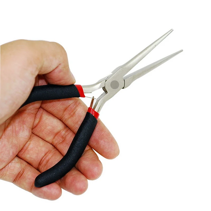 Mini pince coupante pour coupes précises. Outil manuel compact et efficace pour couper fils et câbles, idéal pour les espaces restreints.