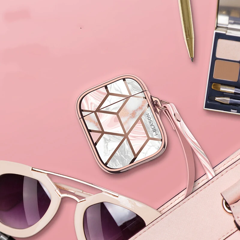 Coque de téléphone femme tendance aéroport personnalité, mate, souple et rigide, protège votre téléphone avec style et élégance.
