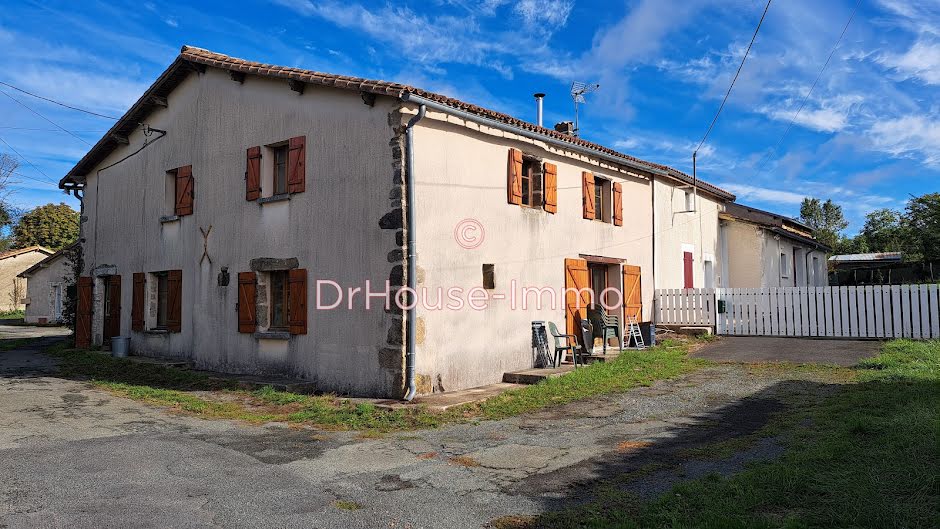 Location  maison 5 pièces 149 m² à Vouhe (79310), 740 €