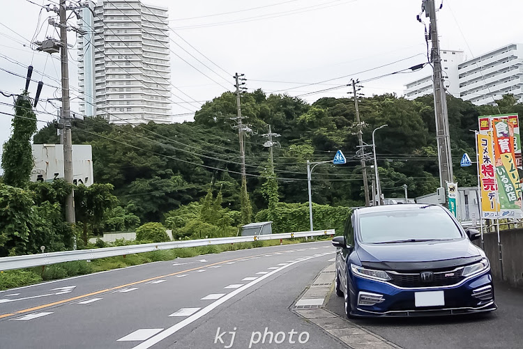 ジェイドのシャコタンに優しくない場所(笑)・シャコタンは道沿いに駐車・ガレージもカーポートも段差がキツイ・坊っちゃん横乗りは路面の段差が怖いw・田舎のお盆行事に関するカスタム事例の投稿画像1枚目