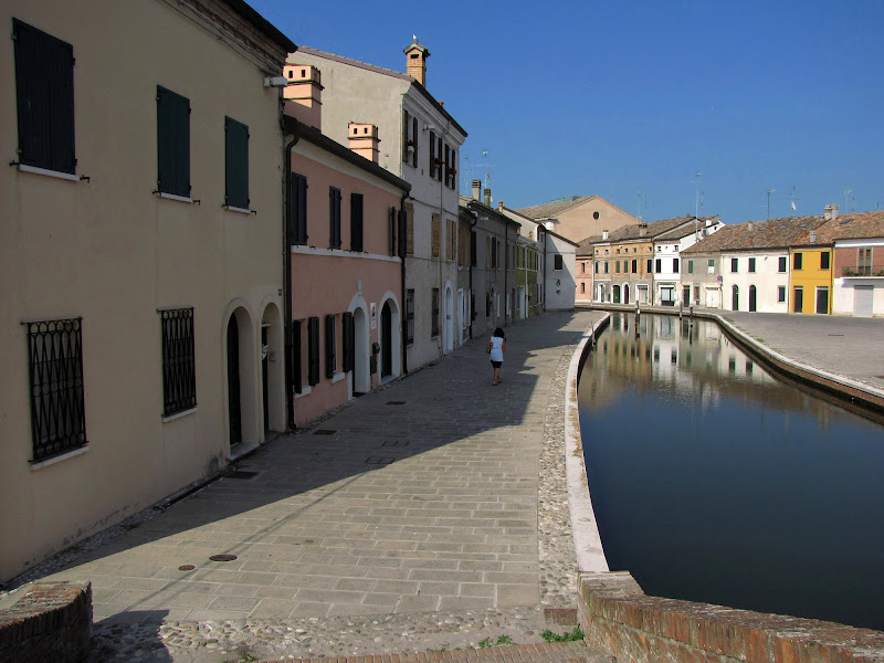 Vita di paese in un'afosa giornata d'estate  di romano