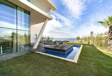 House with pool and terrace 4