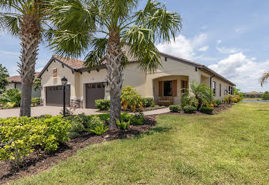 House with pool 2